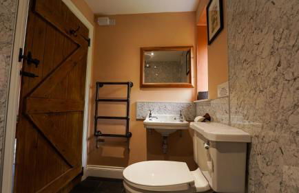 Mwsogl - Luxurious Family Fishing Lodge Near Aberaeron With Private Fishing - Photo 13