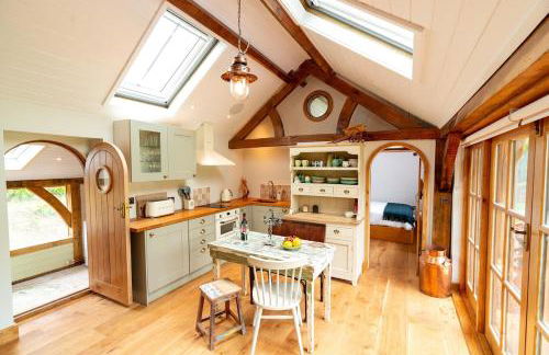 Idyllic countryside cabin with stream and lake - Foto 6