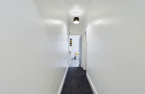 Cliff House By RMR Accommodations - NEW - Sleeps 8 - Modern - Parking - Foto 11