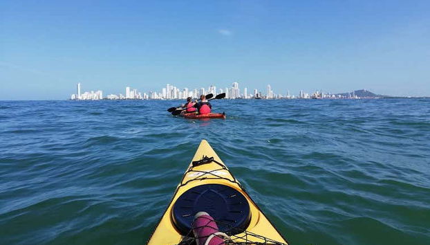 Vue sur Carthagène des Indes depuis le kayak