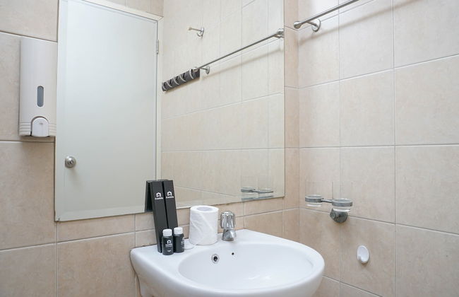 Comfy and Homey 2BR at Mediterania Marina Ancol Apartment - Foto 13