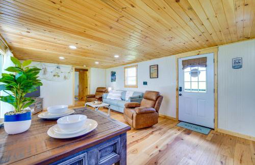 Yard with Lake View Home Near Table Rock Lake! - Foto 10