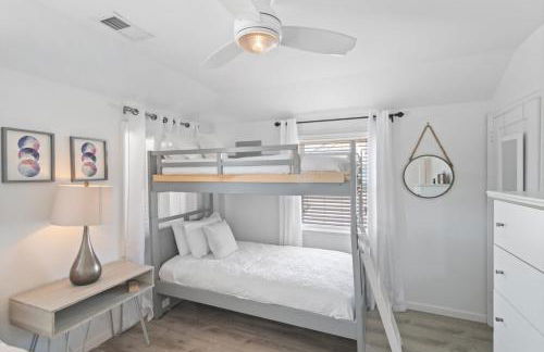 2-Bed Home by the Bay - Foto 25