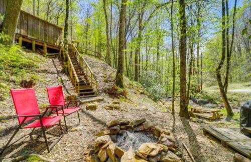 Spring Creekside Getaway at Whittier Cabin with Deck - Foto 2