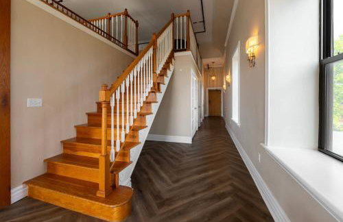 Above Coffee Shop, Cincy Hilltop Apt, City Views! - Foto 12