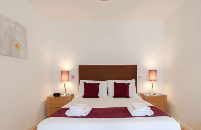 Roomspace Apartments -Groveland Court - Photo 2