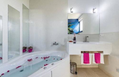 Luxury Apartment with Private Heated Pool - Foto 36