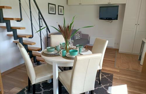 Siedlisko Dwa Żurawie - Uroczy domek nad stawem, z kominkiem, obok konie - Foto 16