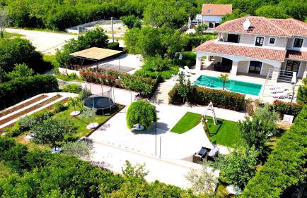 Villa Cecilia - 4 bedrooms, 4 bathrooms, heated inside pool, gym - Photo 4