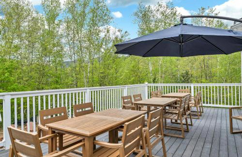 White Mountain Retreat with Theater, Fire Pit, Game Room and River Access - Foto 50