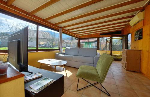 Entre lac et montagne, côté calme, spacieux 3 pièces avec grand jardin - Photo 2