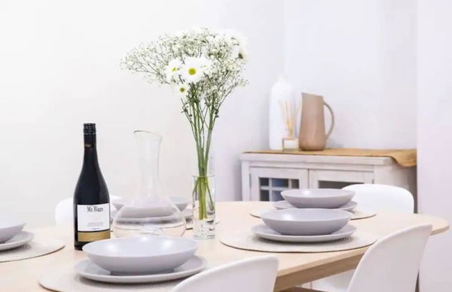 Idyllic Modern Scarborough Home Fireplace BBQ - Foto 25