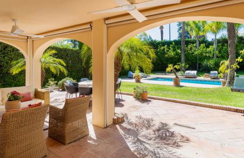 Charming Andalusian-Style Beach Villa - Foto 5