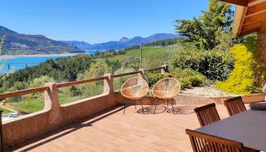 La Maison du Plongeoir 14 pers grande terrasse vue lac de Serre Ponçon - Foto 2