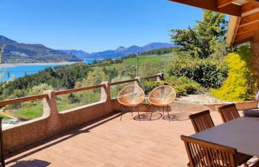 La Maison du Plongeoir 14 pers grande terrasse vue lac de Serre Ponçon - Foto 2