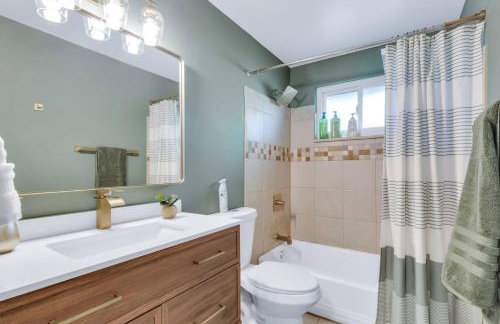 4BD Near DT | Hot Tub, Pingpong & Backyard Fun - Foto 42