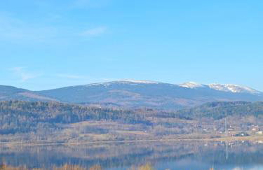 Lake Chwil widok na zalew i góry - Foto 13