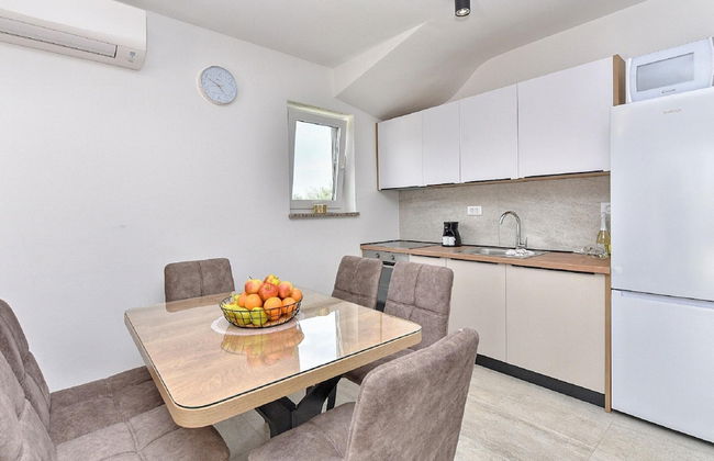 Modern Villa With Private Hydromassage Pool - Photo 9