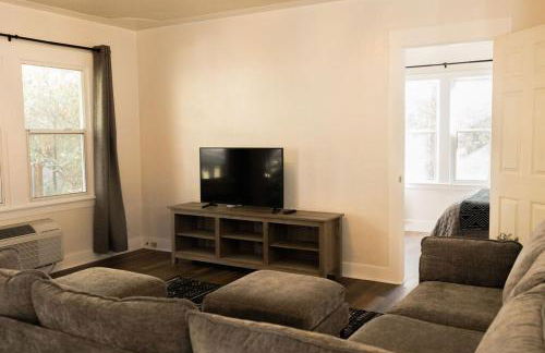 Yosemite Cottage Retreat- Half Block to Downtown - Foto 7