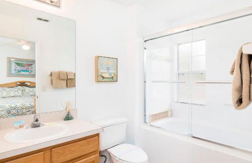 Family Getaway Townhome at Lake Berkley 15min to Disney - Foto 3