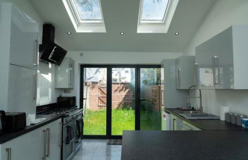 4 Bed Failsworth Home - 3 Bathrooms - Free Parking - Ideal For Contractors & Families - FREE 1 HR EARLY CHECK-IN OR 1 HR LATE CHECK-OUT FOR 2 NIGHT STAY BOOKINGS UNTIL THE END OF MAY - Foto 39