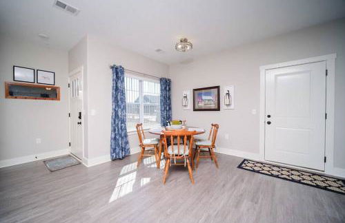 Main Floor Cozy 2 Bedroom Condo in Bettendorf - Photo 3