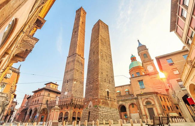 Tour notturno privato di Bologna con guida locale più votata - Foto 5