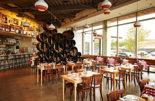 Home with Rooftop Deck & Garage, 2 miles to Downtown Broadway - Foto 49