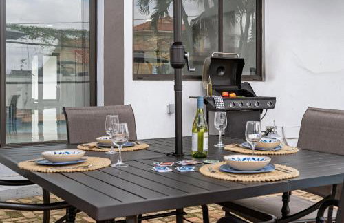 April Sale! 4 BR - Private Pool, Grill, Soaking Tub, Near Coral Gables & MIA Airport - Photo 38