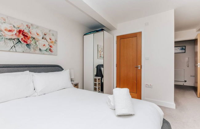 Central Modern Flat Sleeps 6 - Dedicated Parking - From 125 Per Night - Foto 14