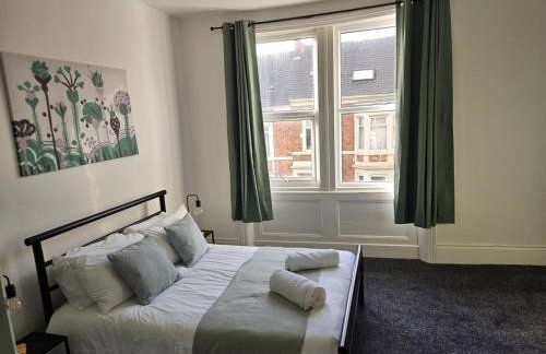 Rectory5 - 5 bedroom 7 beds Parking Perfect for Contractors - Foto 2