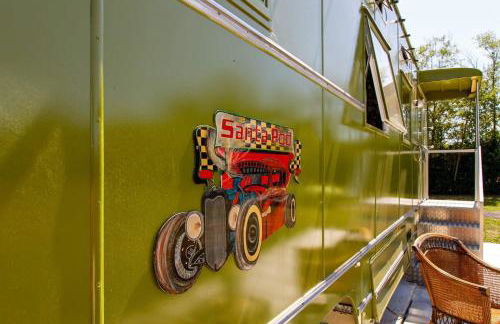 The Showman's Carriage w King Bed close to beach - Foto 18