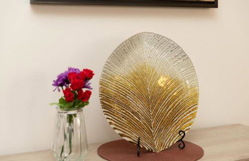 The Gem-3 Bedrooms! King, Full & Twin Beds, Sauna with Free Parking plus more - Foto 25