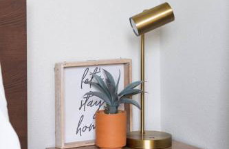 Stylish Modern Farmhouse wYard 10 mins from DT - Foto 28