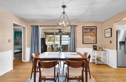 Four Bed Home with Pool Game Room Bar Near Beach - Foto 16