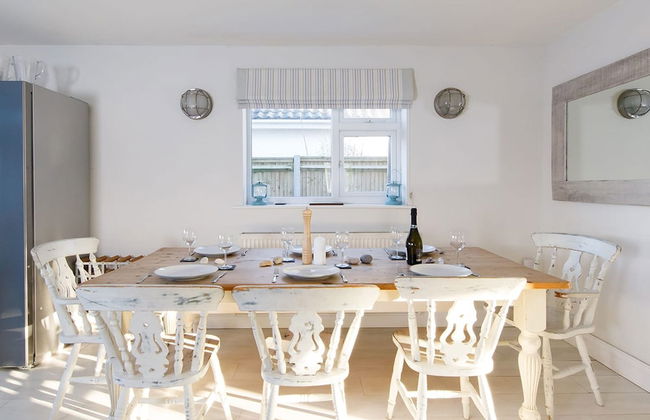 4BR Beach House Sleeps 10 - 5 Mins Walk to the Sea - Foto 4