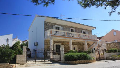 Apartments by the sea Sutomiscica, Ugljan - 8474 - Foto 3