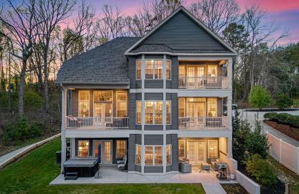 Sleeps 22, Lakefront w/ Private Dock & Pool, 2 Houses Lake Living by Avantstay - Foto 20