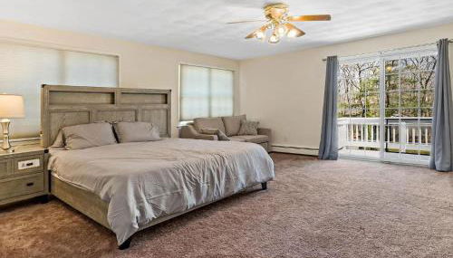 Entire Saunderstown Home with Pool - Foto 5