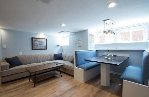 Luxury 2 bedroom apartment w/ free parking - Photo 3