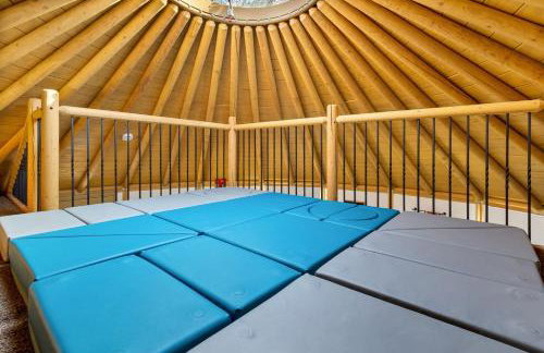 Canyon Family Yurt Cabin - Hot Tub Loft Full Kitchen & Bath - Photo 19