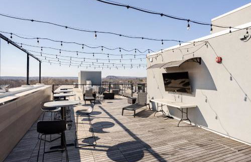 Modern & Spacious 2BR Apartment with Gym & Parking - Photo 35