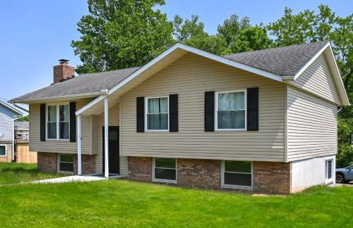 3BR Home for 8 - Only 5 Minutes to Ark - Foosball - Foto 19