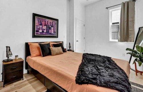 Stylish And Roomy Full House Dtwn - Photo 22