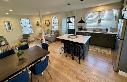 Epic Downtown Newport 6BR Whole House w Parking - Foto 48