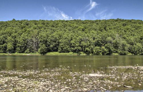 Spacious Home with Deck, Grill and Delaware River View - Foto 27