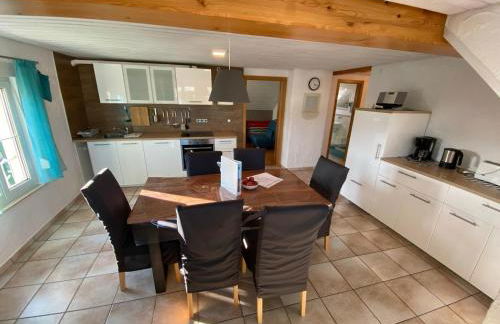 FERIENHOF KATZENMAIER, Bauernhof- und Familienurlaub am BODENSEE, großzügig wohnen, MESSENAH und teils BARRIEREFREI, Spielangebot für drinnen und draußen, Parkplatz am Haus, gute ÖPNV-Anbindung - Foto 15