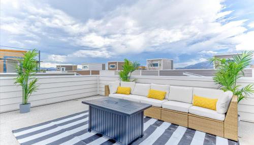 Modern 4BR Home Rooftop Patio Mountain Views - Foto 4