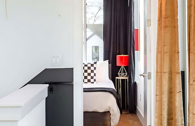 Chic 4BR Pool House - Steps to South 1st Street - Foto 28