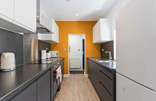 4 Beds 3 Bath (2-ensuites) Free Parking 75Mbps - Foto 6